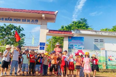 Tổ chức cho trẻ đi tham quan trường Tiểu học năm học 2024 – 2025